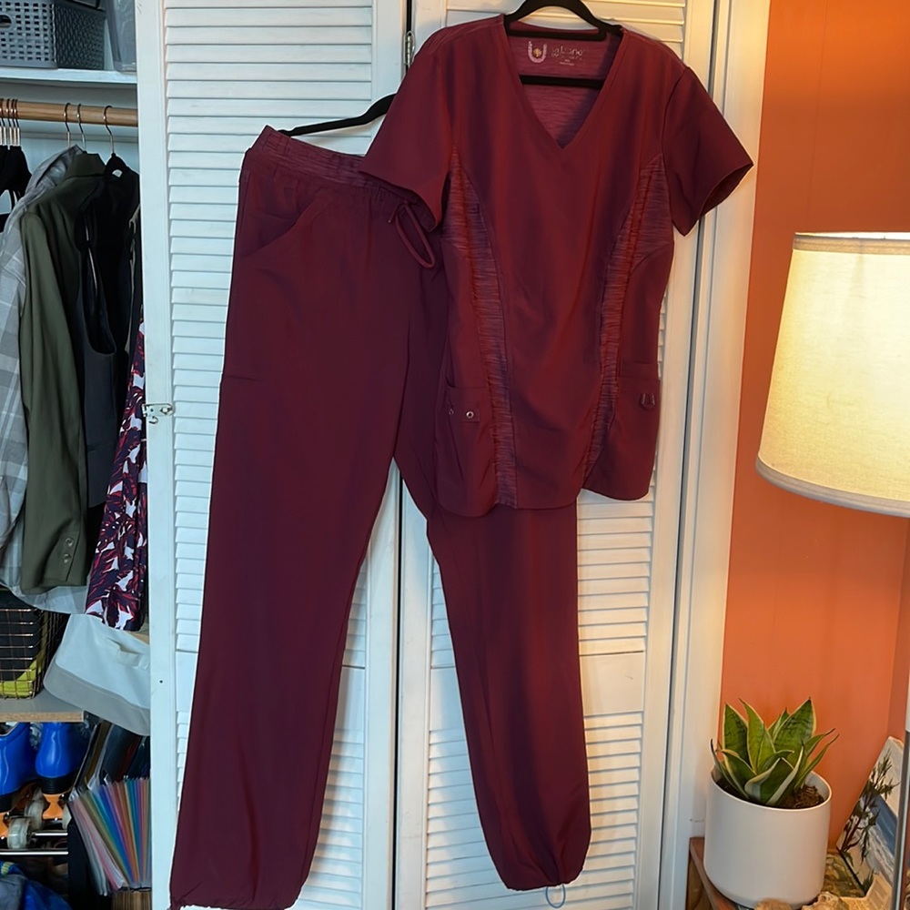 Urbane Performance Scrubs M/ M Tall set